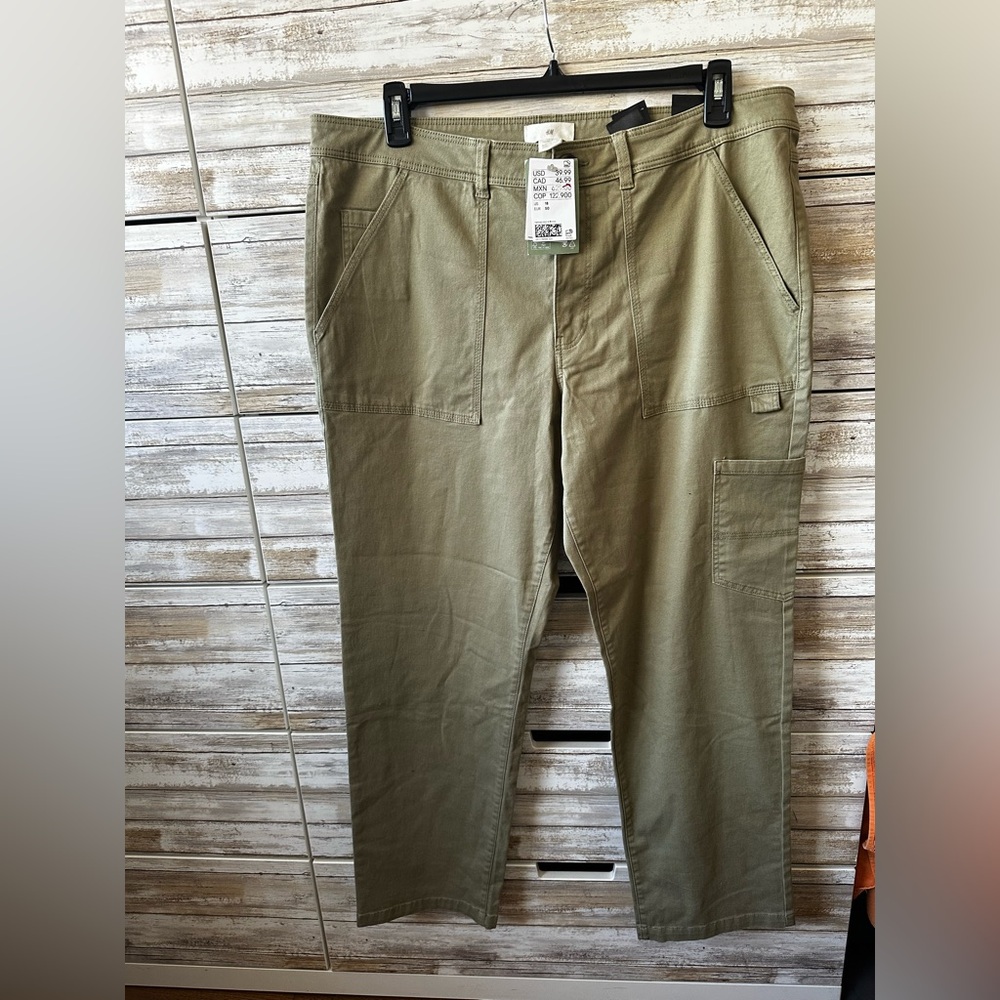 🌿 NWT H&M Green Cargo Pants Size 18 Utility Pocket Stretch Khaki 🤎